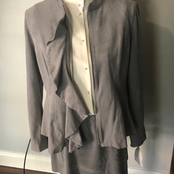 NWT- Stunning Faux Suede zip up Jacket Size XS - Picture 3 of 3